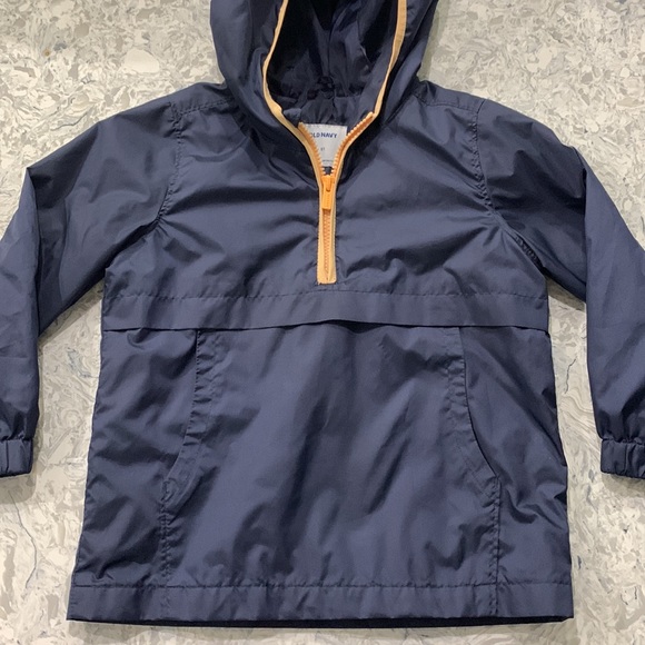 Like new Old Navy Pullover Wind Jacket. Size 5T - Picture 3 of 4